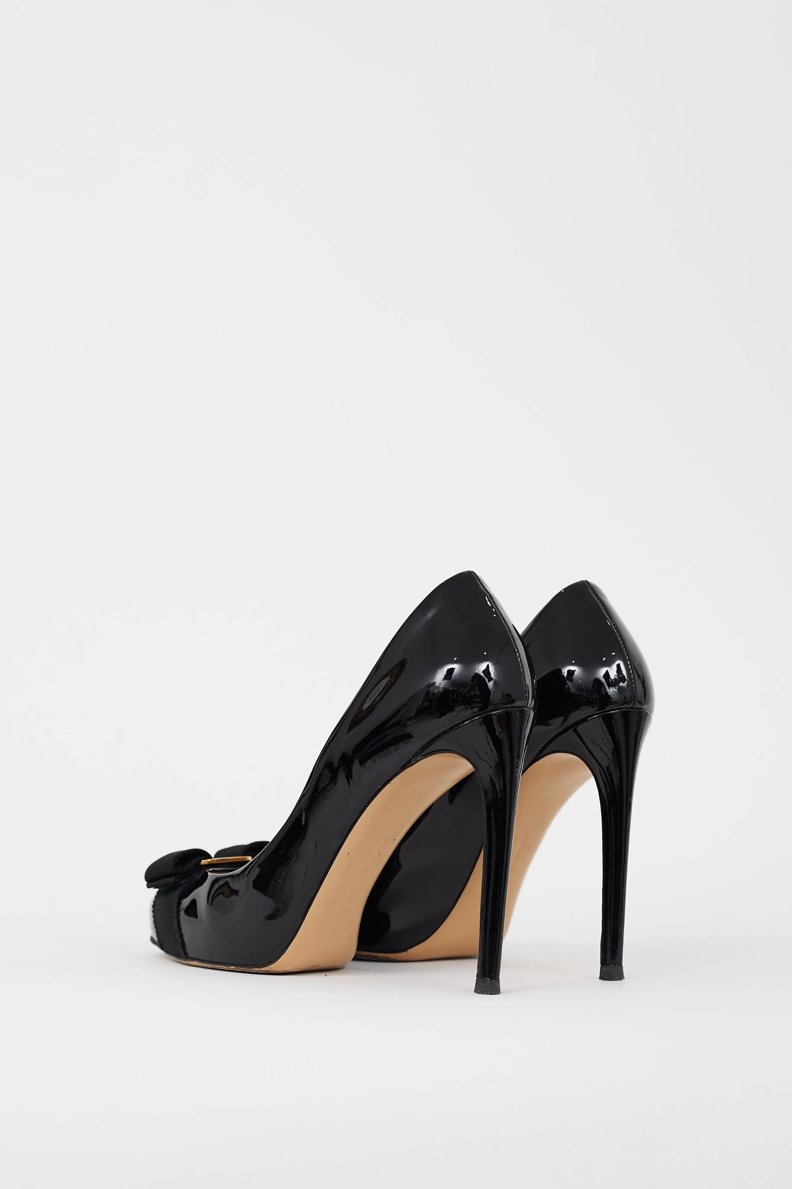 Black & Gold Patent Leather Vara Bow Heel